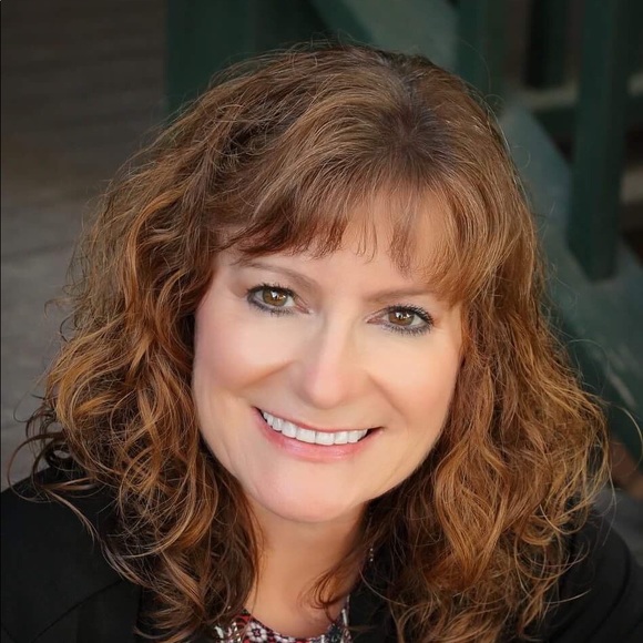 Meet your Posher, Stephanie - Picture 1 of 1